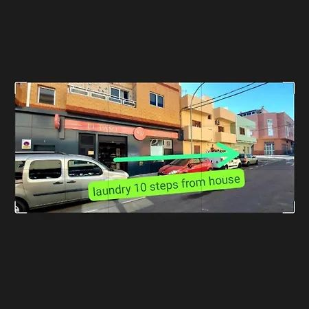 Minutes From Airport - 1 アパート