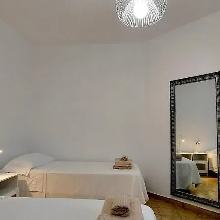 Apartamento Minutes From Airport - 1 *